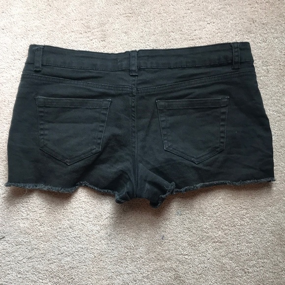 Low Waisted Jean Shorts from Bluenotes - Picture 2 of 3